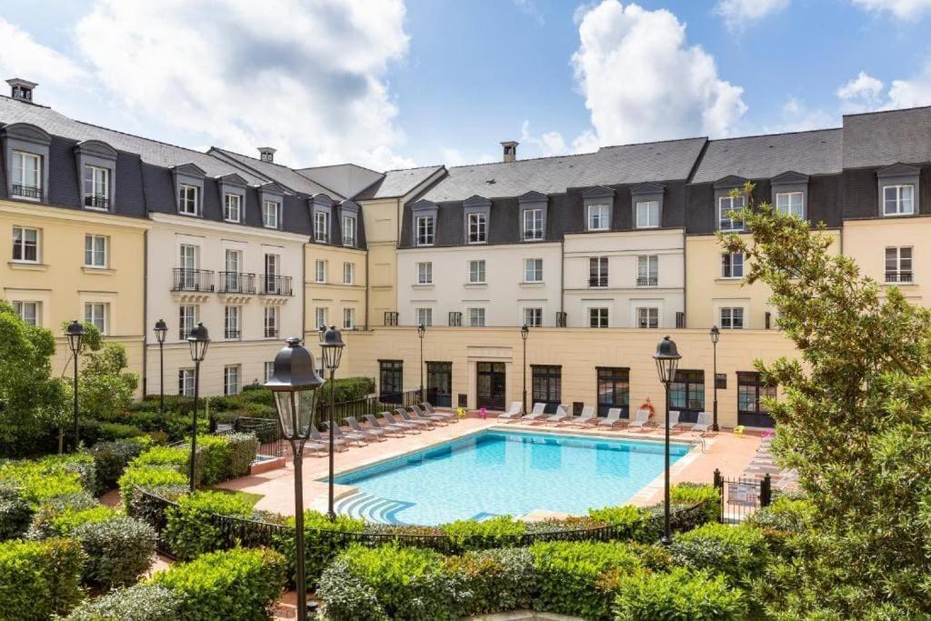 Disneyland Deluxe Flat, Outside Pool, Climatisation, 1 Min To Disney Parks سيري المظهر الخارجي الصورة