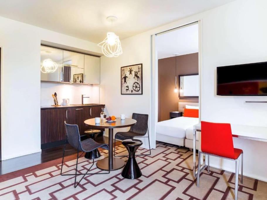 Disneyland Deluxe Flat, Outside Pool, Climatisation, 1 Min To Disney Parks سيري المظهر الخارجي الصورة