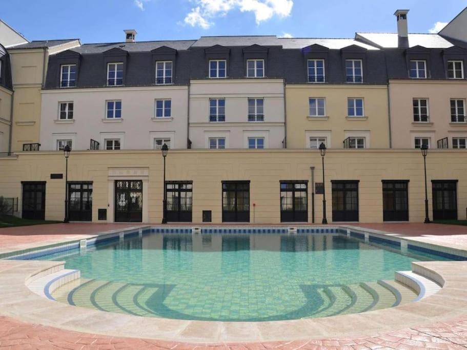 Disneyland Deluxe Flat, Outside Pool, Climatisation, 1 Min To Disney Parks سيري المظهر الخارجي الصورة