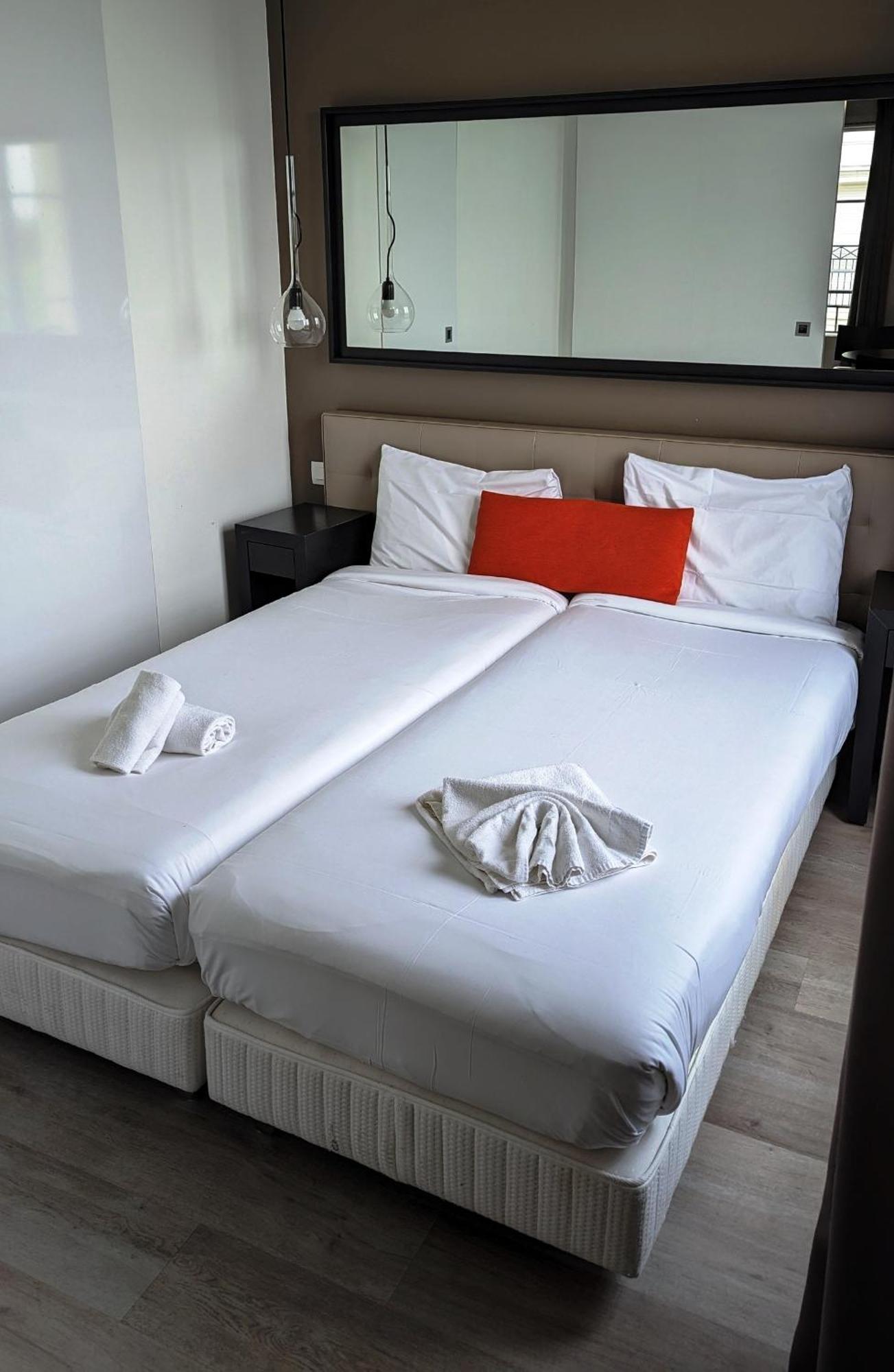 Disneyland Deluxe Flat, Outside Pool, Climatisation, 1 Min To Disney Parks سيري المظهر الخارجي الصورة